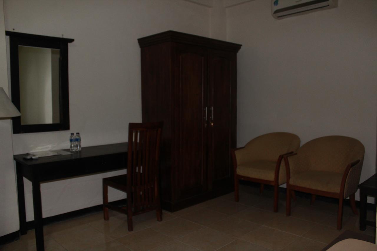 Hotel Simpang Tujuh Cepu Exterior foto
